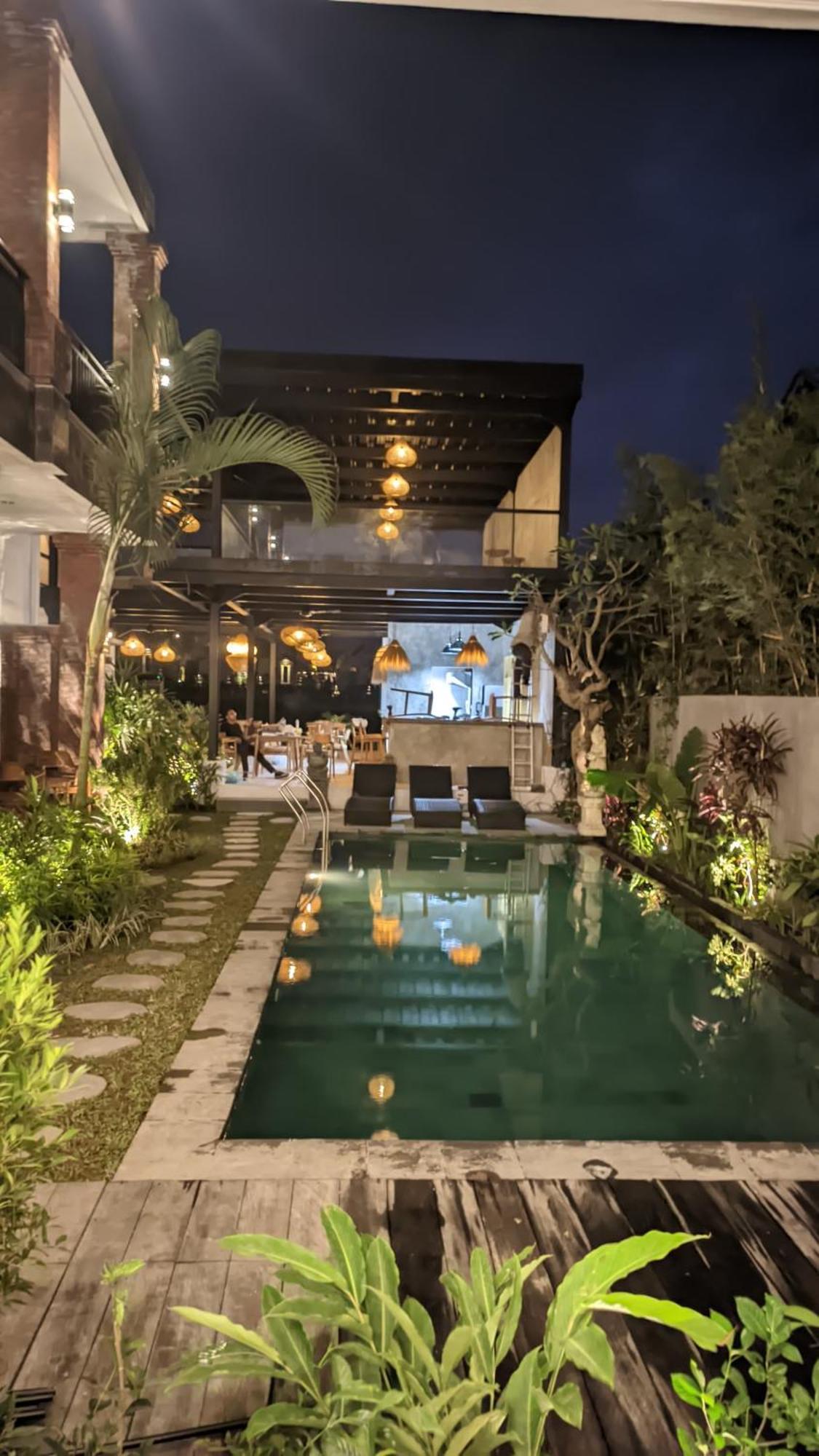 Sujiwa Ubud Hotel & Villa Экстерьер фото